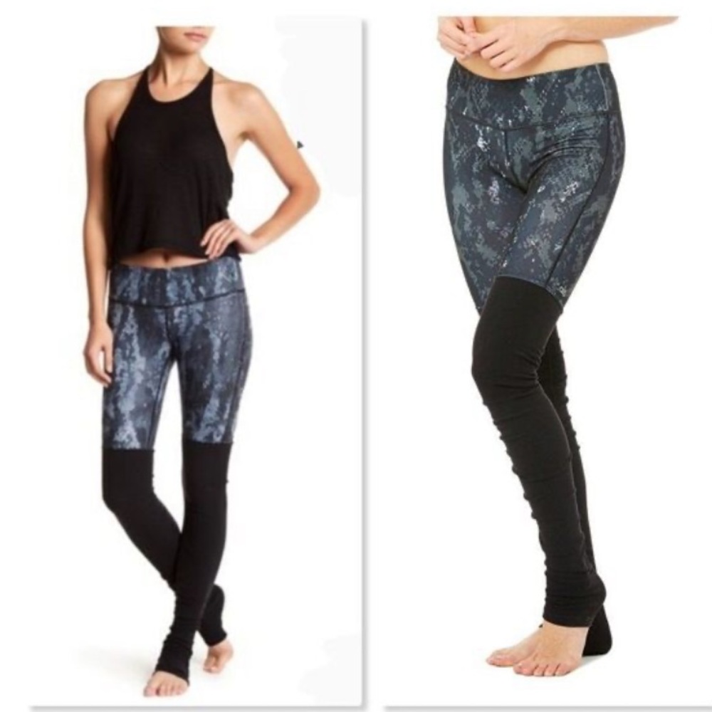 Alo Yoga Goddess Ribbed Leggings in black and python print size S